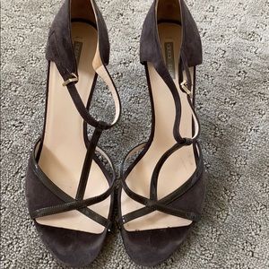 Georgia Armani Size 39 grey new pumps worn once
